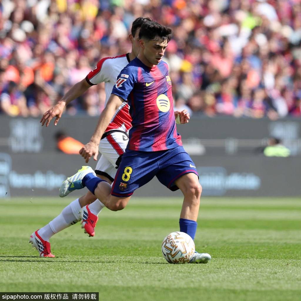 女足欧冠的巅峰对决：巴萨6-0大胜皇马，诺坎普见证历史时刻！